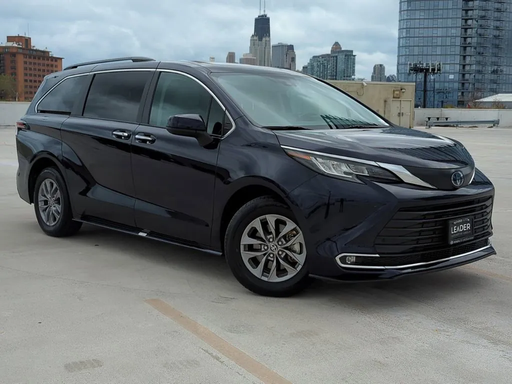 minivan sienna toyota
